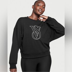VS crewneck black medium @itziaaachavez